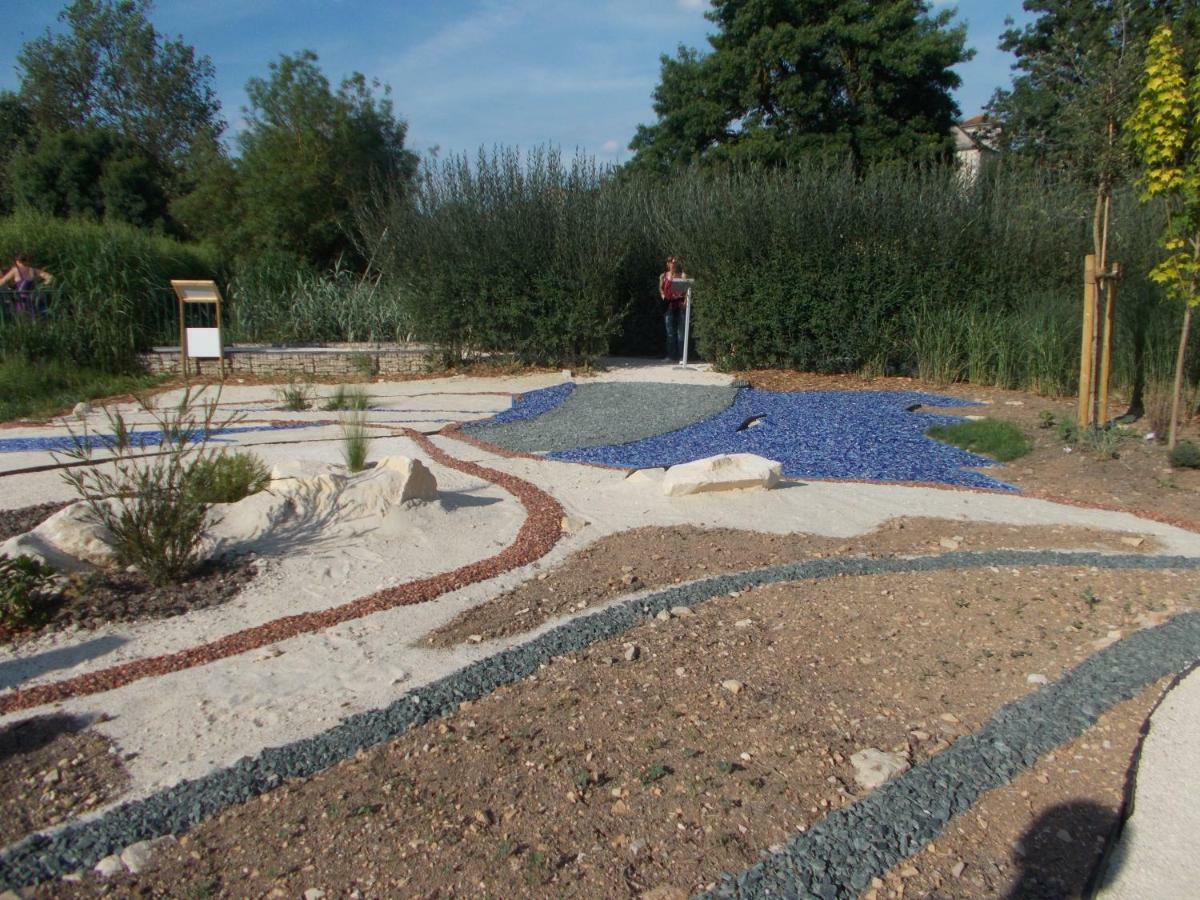 לינה וארוחת בוקר Saint-Fraigne Le Petit Bijou מראה חיצוני תמונה